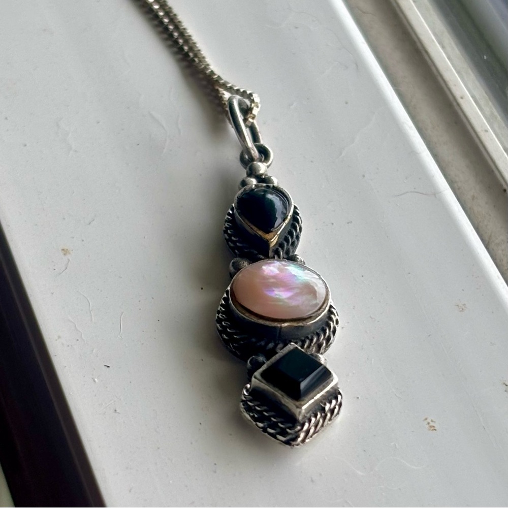 Vintage Sterling Silver 925 Onyx Mother of Pearl Necklace - Picture 3 of 15